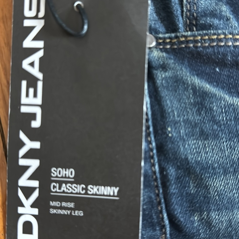 Women’s DKNY Soho classic skinny jeans mid rise denim size 10 length 32”. - Picture 3 of 6